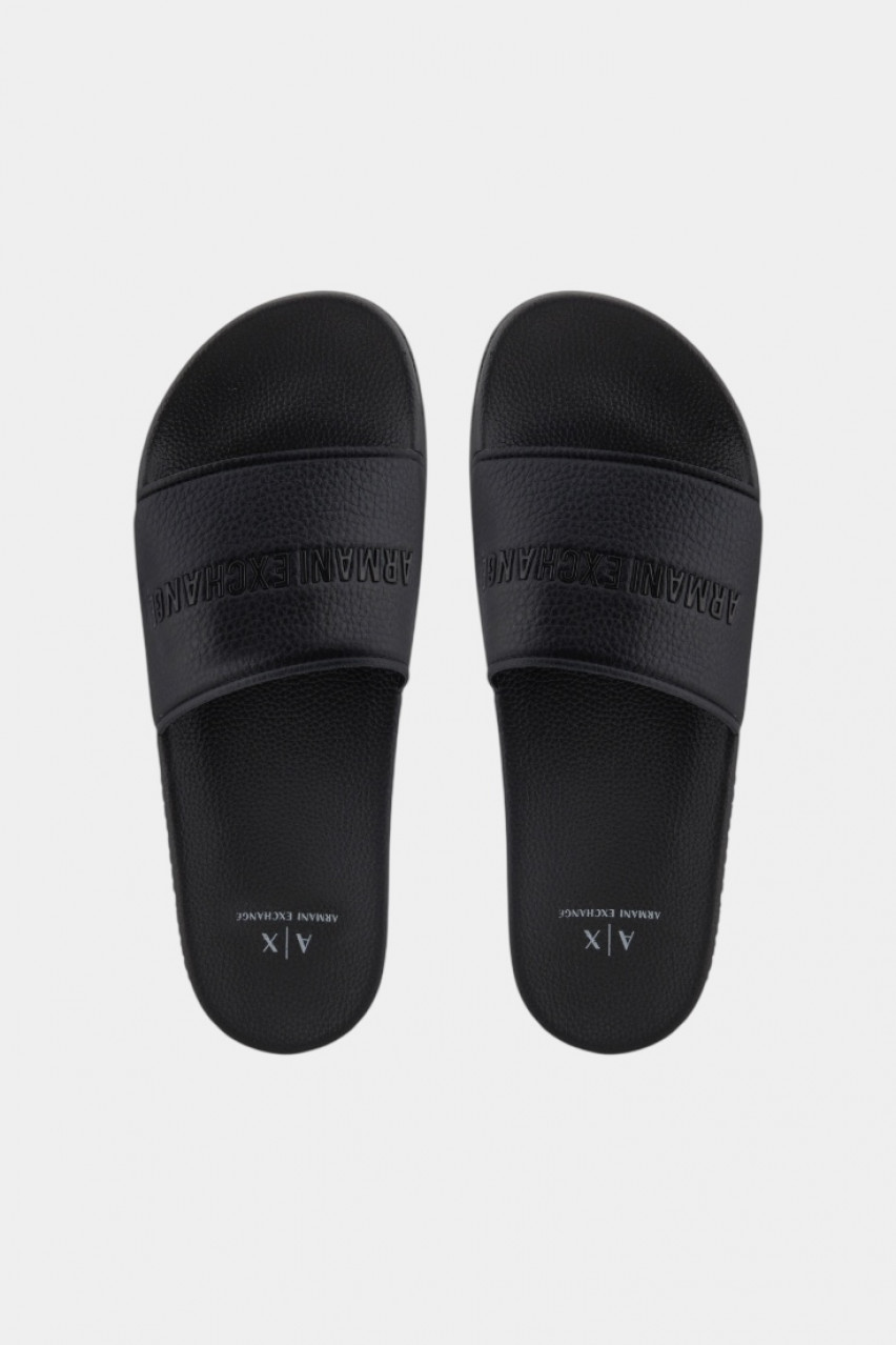 Чорні шльопанці з тисненим логотипом XUP017 XV795 00002 Armani Exchange