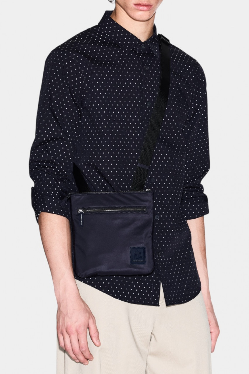 Темно-синяя плоская сумка кросс-боди из текстиля XM000105 AF15129 UB101 Armani Exchange