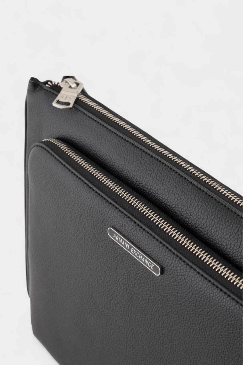Чорний клатч-месенджер з екошкіри XM001257 AF12134 UC001 Armani Exchange