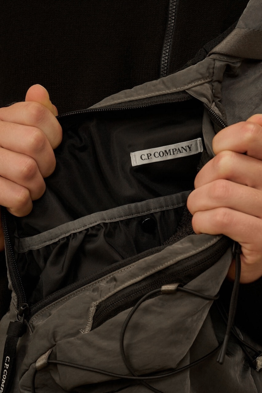 Темно-серая сумка через плечо из материала Nylon B 19CMAC735A005269G 921 C.P. Company
