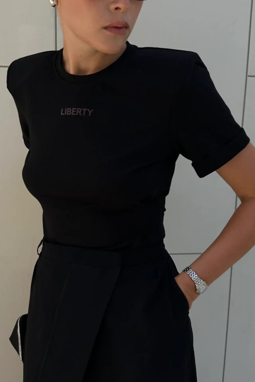 Черная футболка Liberty с подплечниками LIBERTY