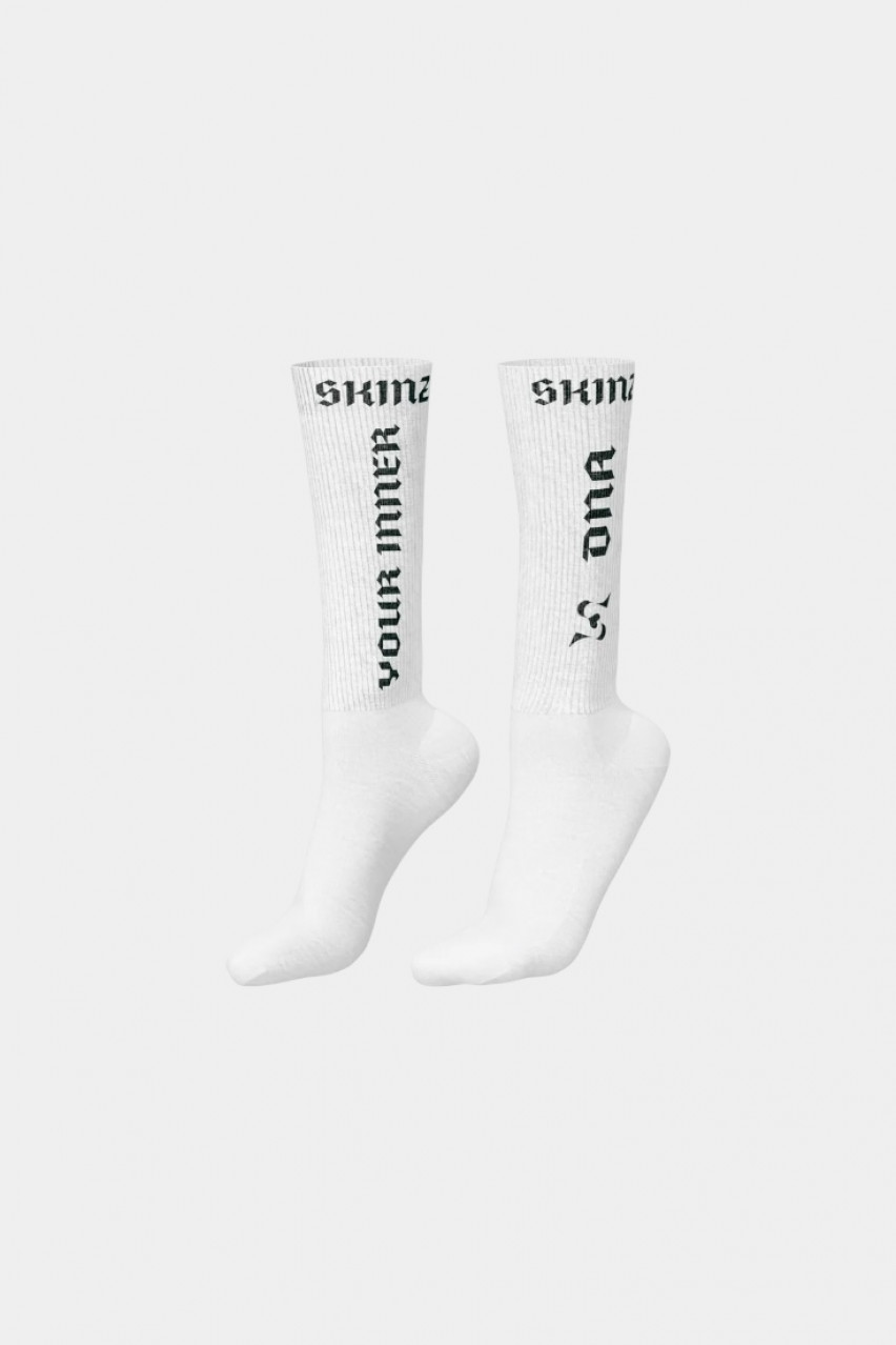 Белые носки Stacks с черными надписями SKINZ