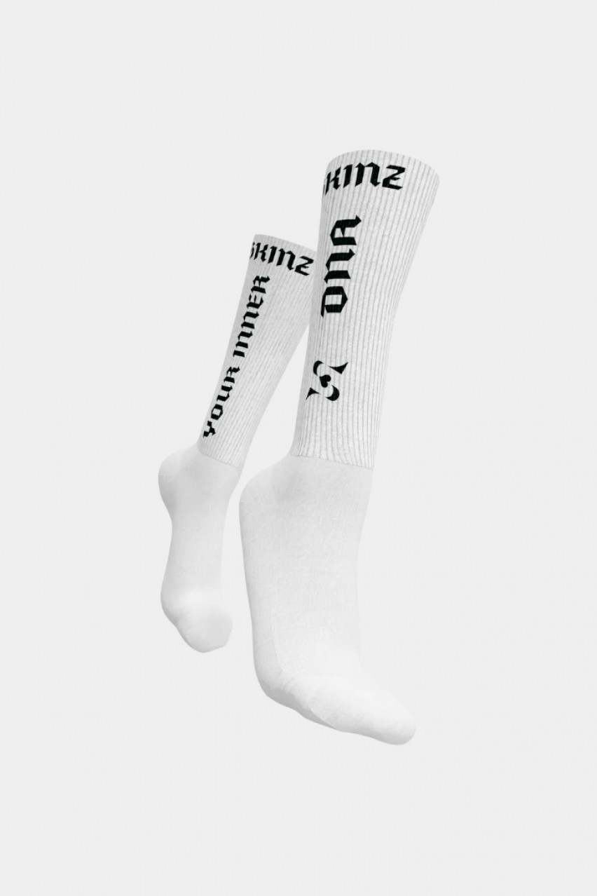 Белые носки Stacks с черными надписями SKINZ