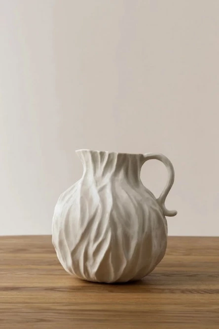 Белая ваза Jug-Vase